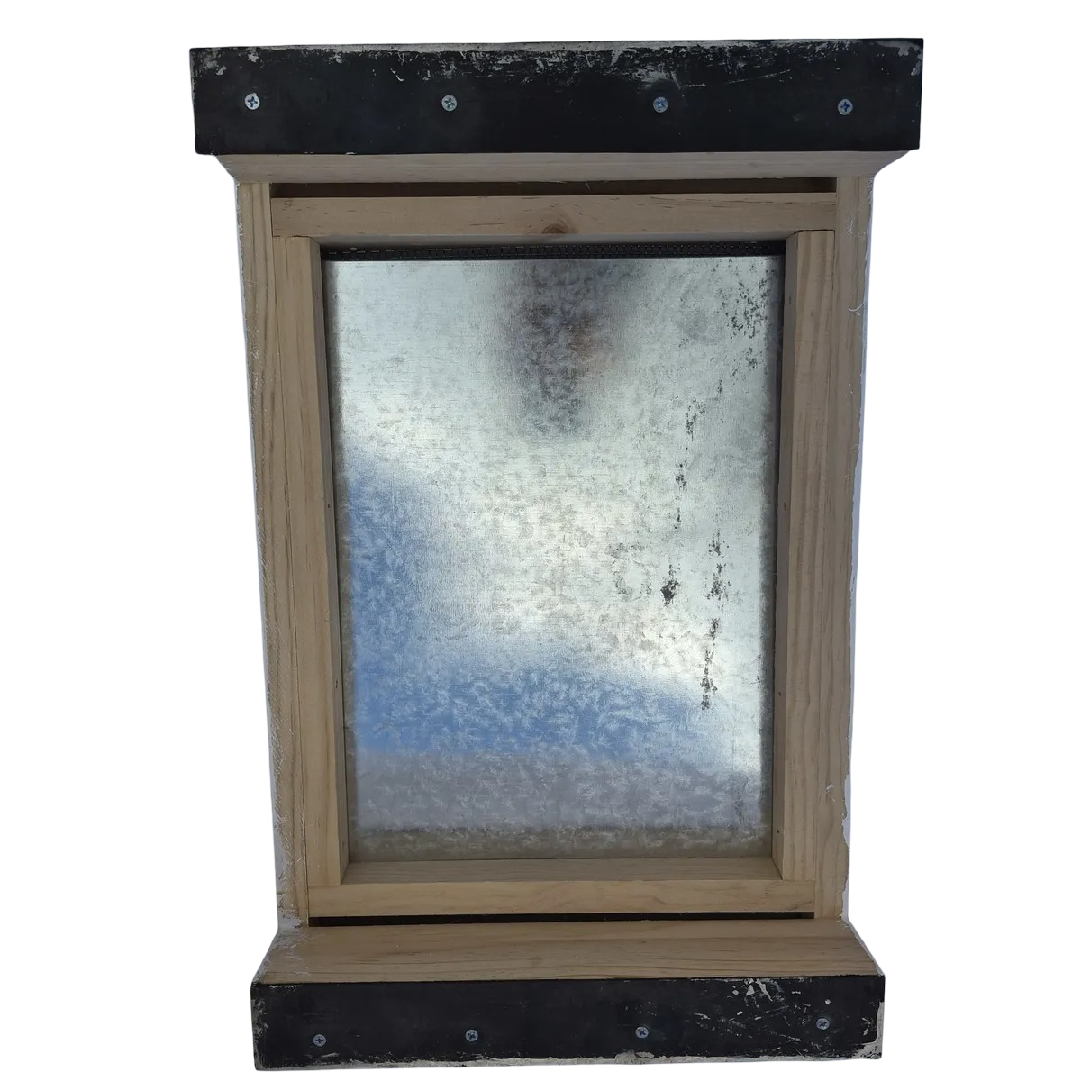 Mesh Bottom Board with Beetle Trap – 8 & 10 Frame